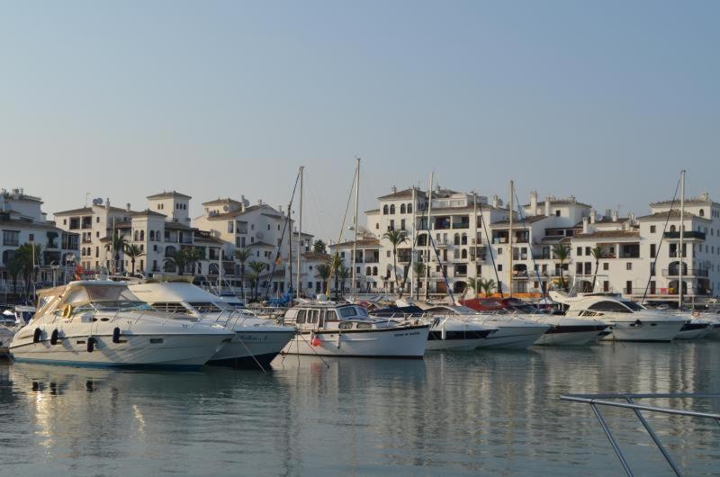 Penthouse Marina La Duquesa Apartment มานิลบา ภายนอก รูปภาพ